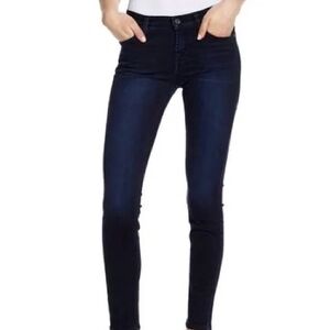 7 For All Mankind Women's Midnight Blue Skinny Jeans
Gwenevere